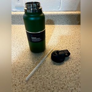 Hydro flask 32oz widemouth. Discontinued green color. Brand new with tags.